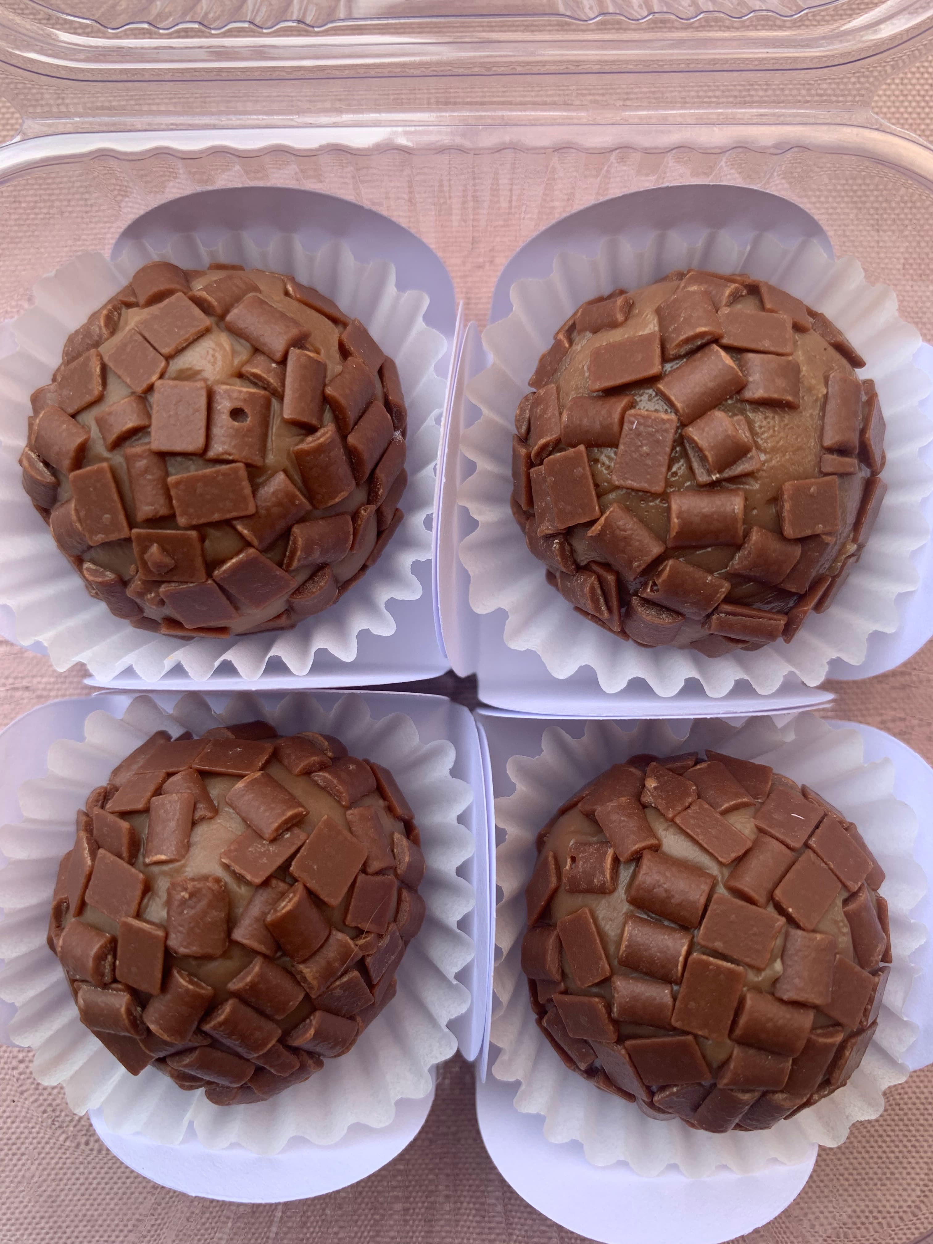 Caixa com 4 Brigadeiros Tradicional