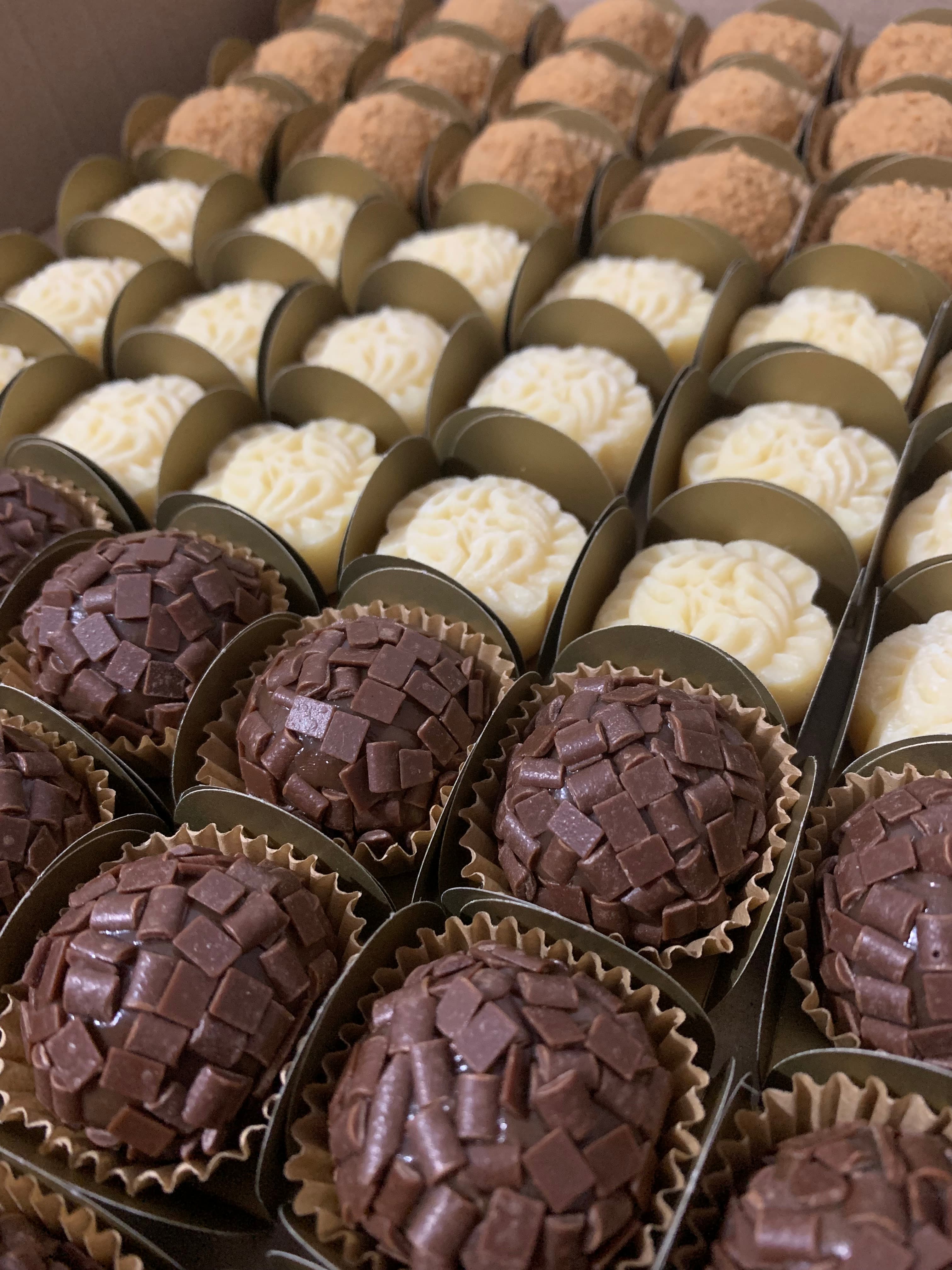 Caixa com 100 Brigadeiros Gourmet